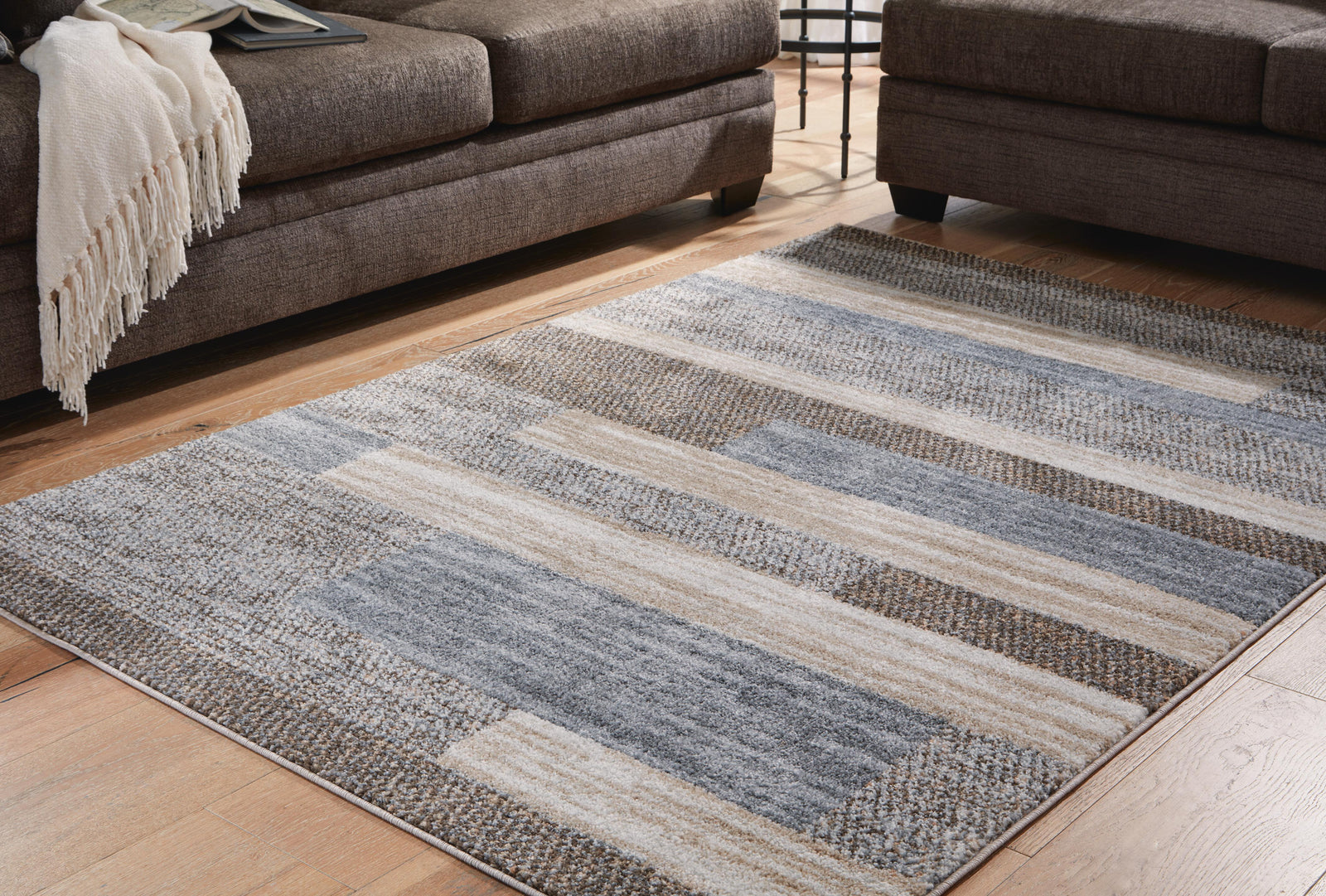 Sethburn 8 x 10 Rug (R40659-SI) - Image 2