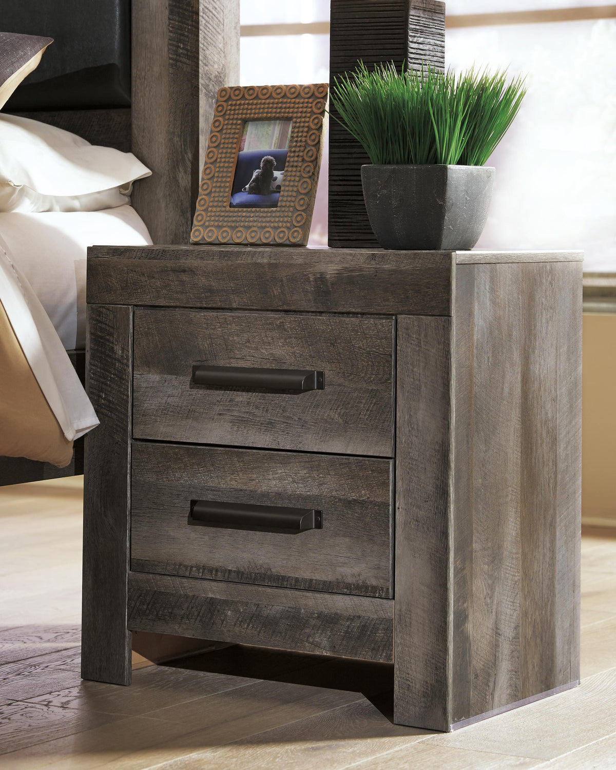 Wynnlow Poster Bed, Chest and 2 Nightstands - Gray  (B440-SI) - Image 7