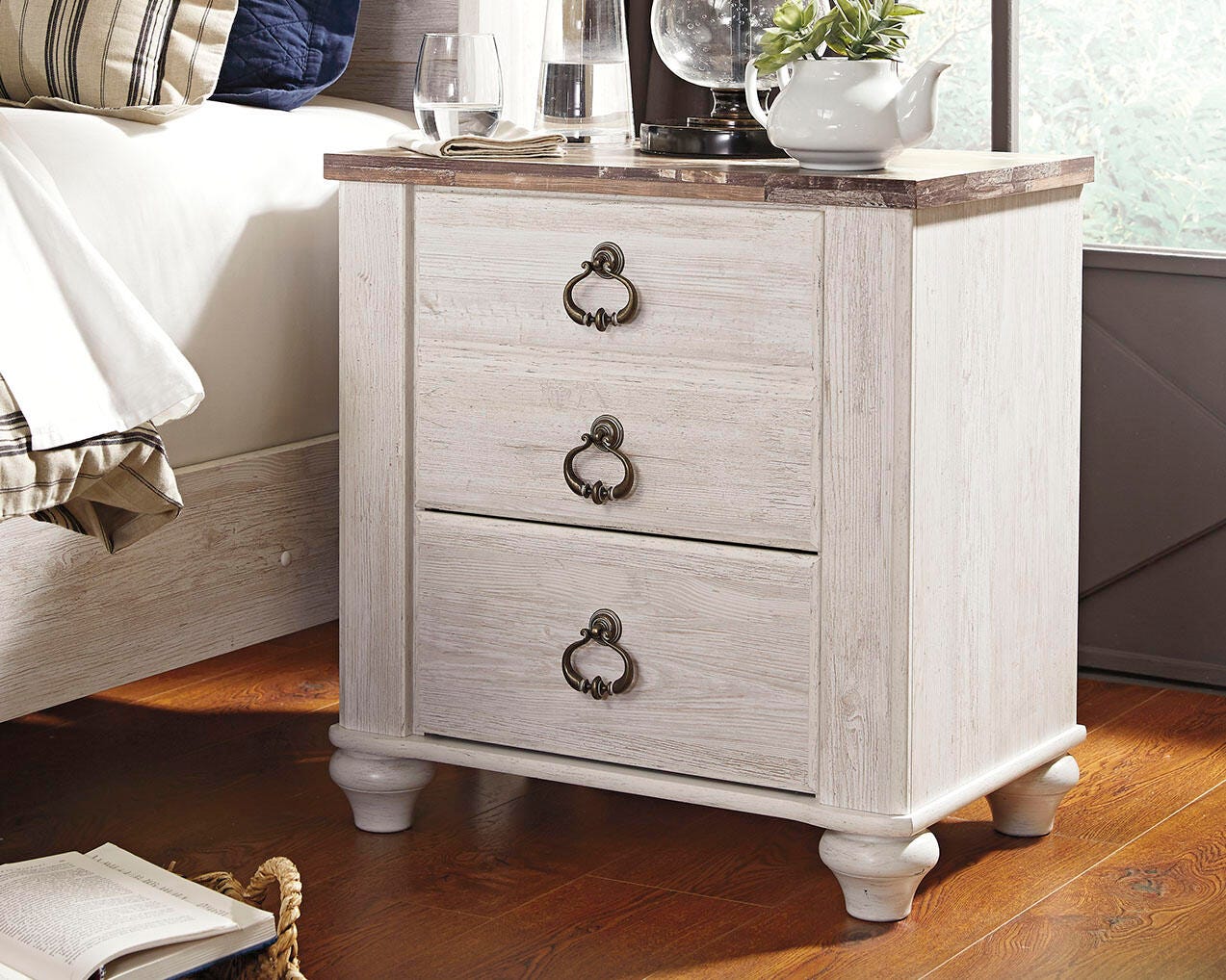 Willowton Sleigh Bed, Dresser, Mirror and 2 Nightstands - Whitewash  (B267-SI) - Image 6