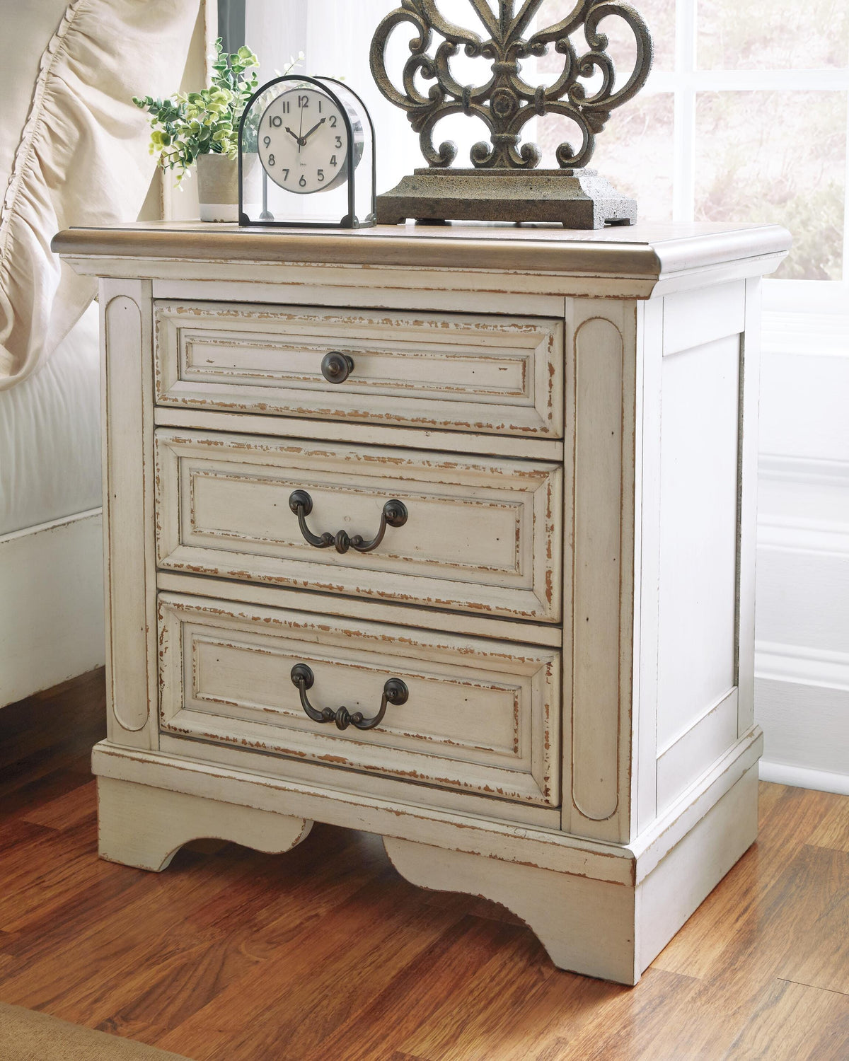 Realyn Upholstered Panel Bed, Dresser, Mirror, Chest and 2 Nightstands - Two-tone  (B743-SI) - Image 15