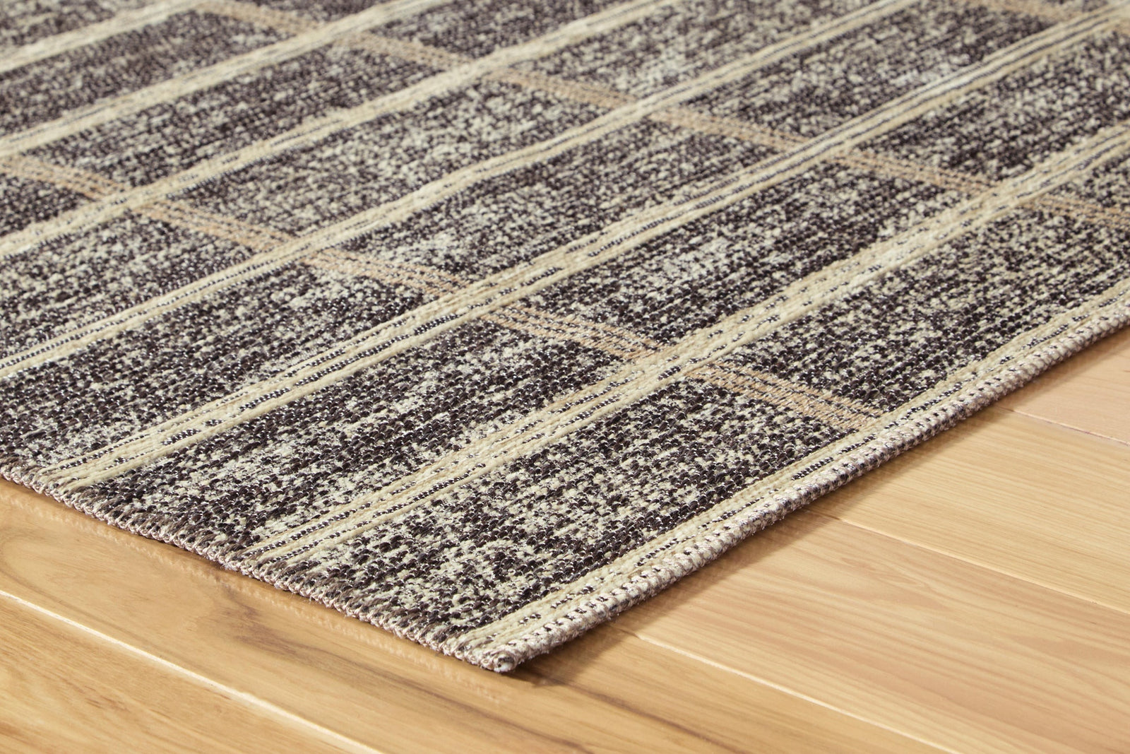 Verbrook Large Rug (R40886-SI) - Image 3