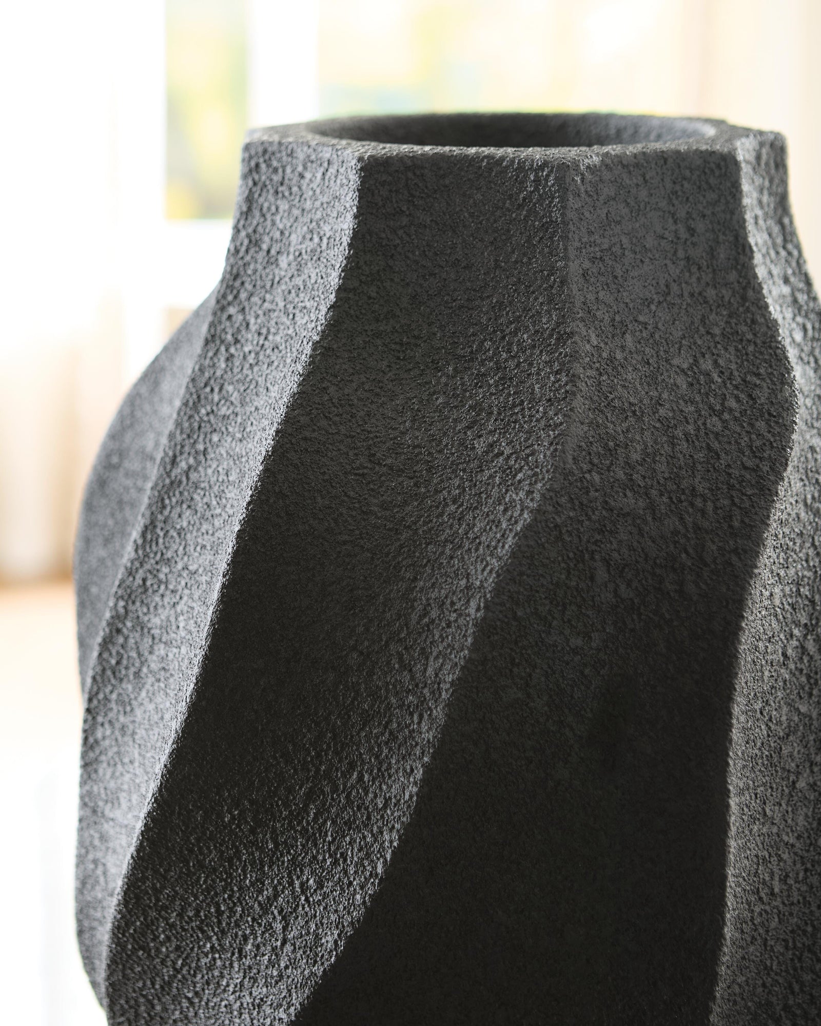Judworth Vase (A2000875-SI) - Image 4