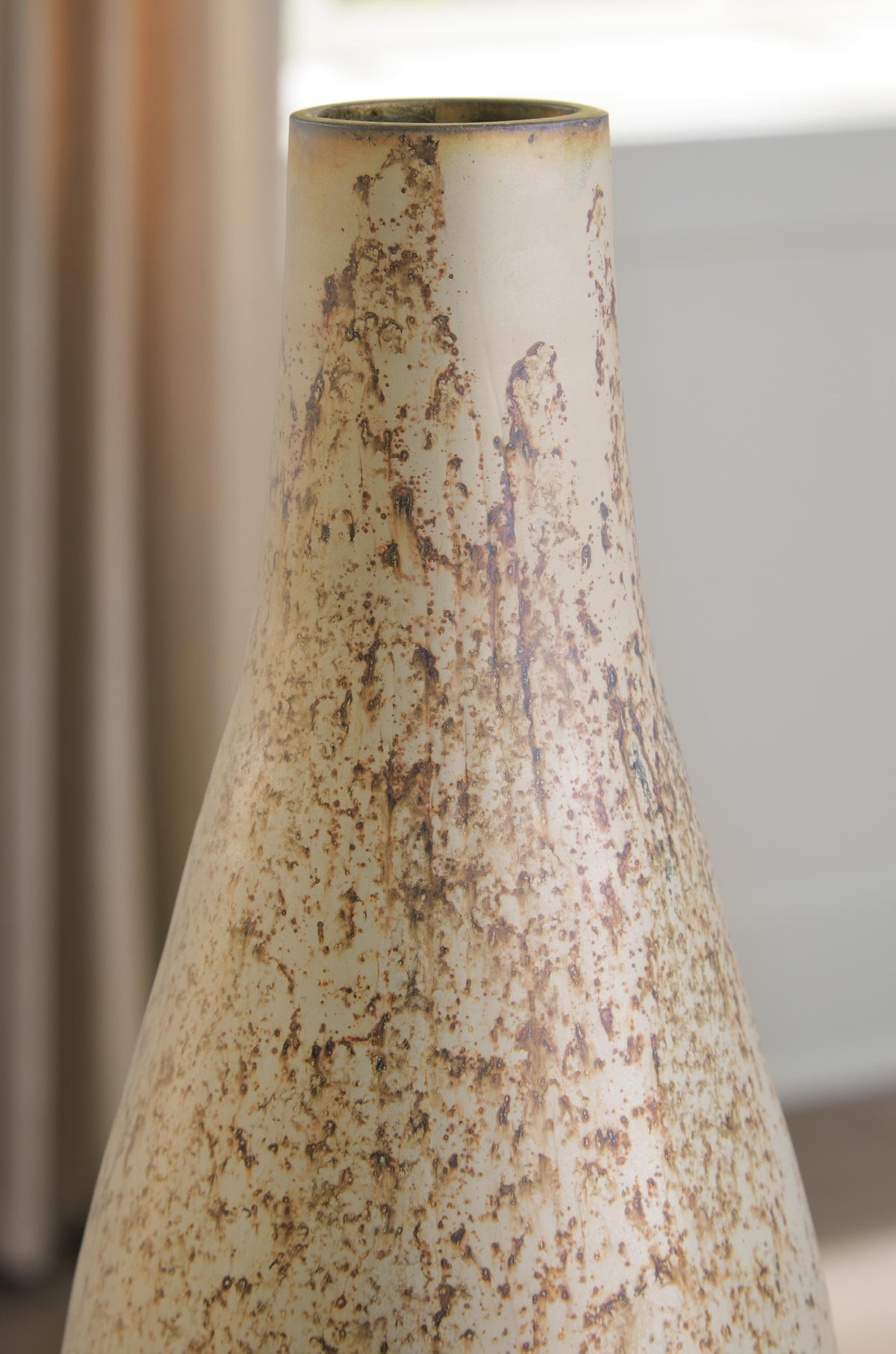 Plawite Vase (A2000640-SI) - Image 3