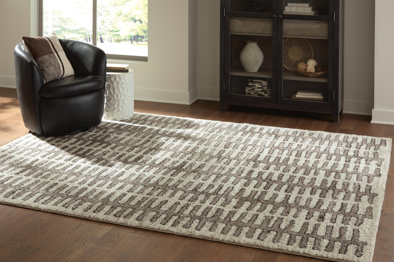 Cartlett Large Rug (R40867-SI) - Image 2