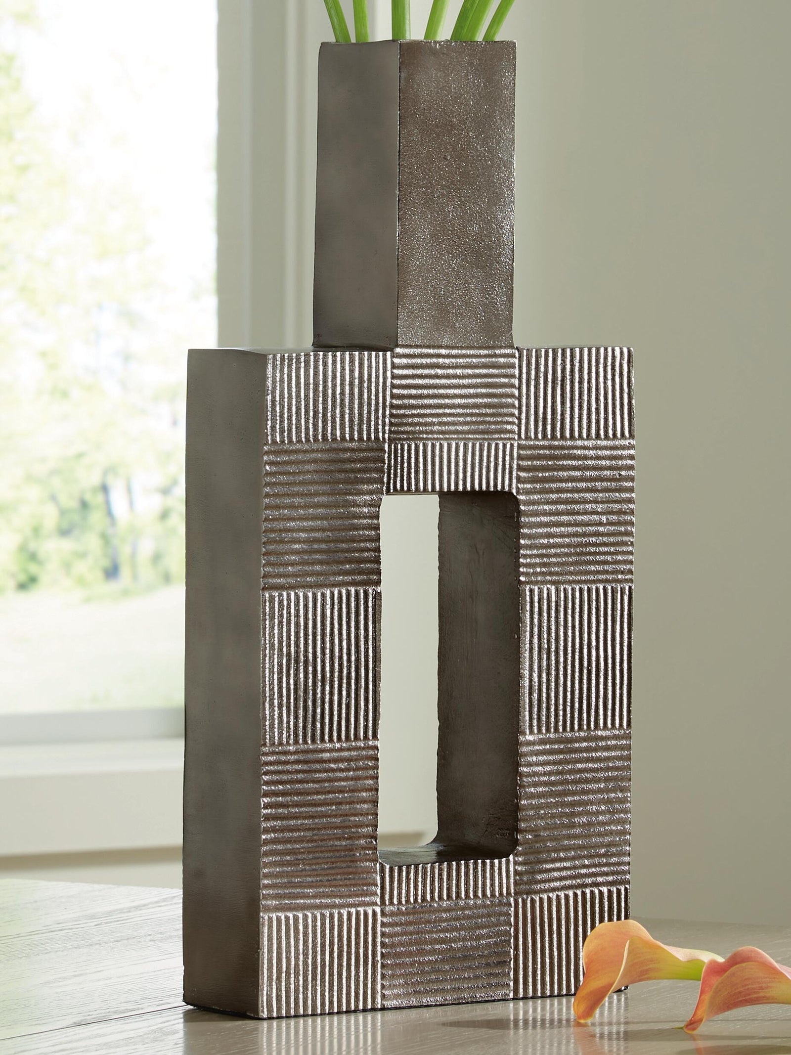 Wrengrove Vase (A2000754-SI) - Image 2