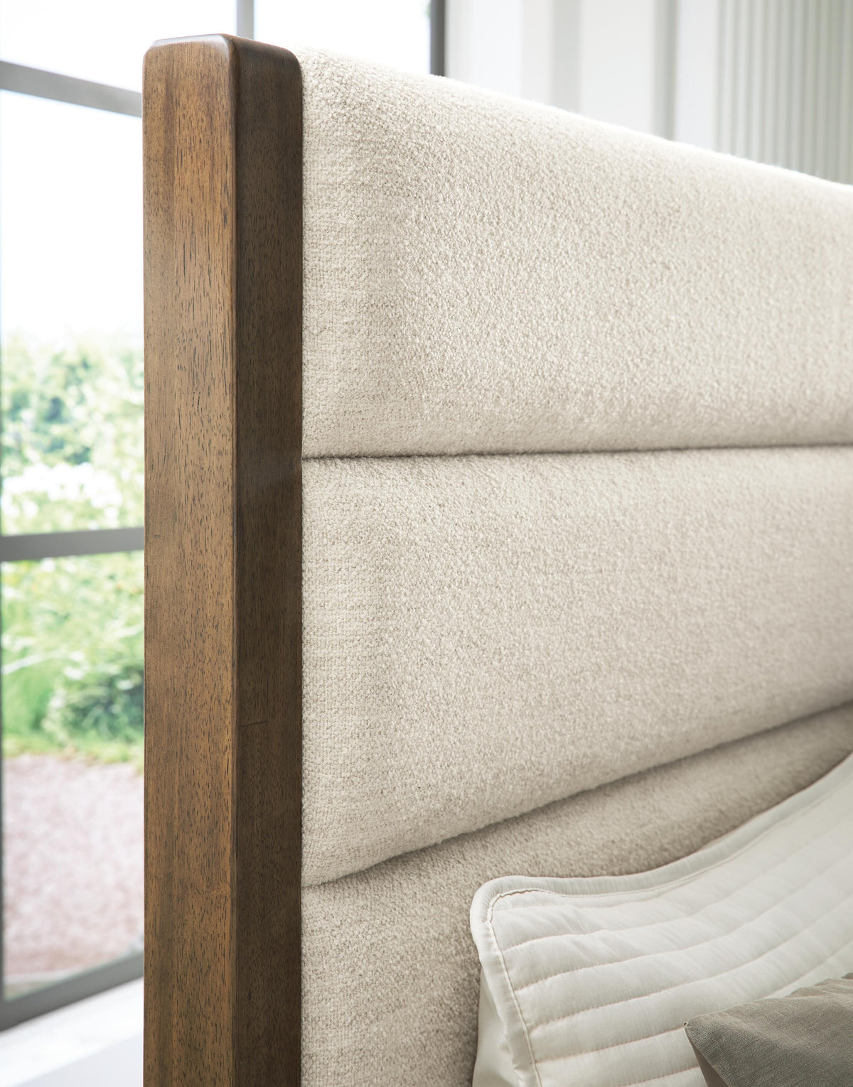 Marxmore Upholstered Storage Bed - Brown  (B863-SI) - Image 10