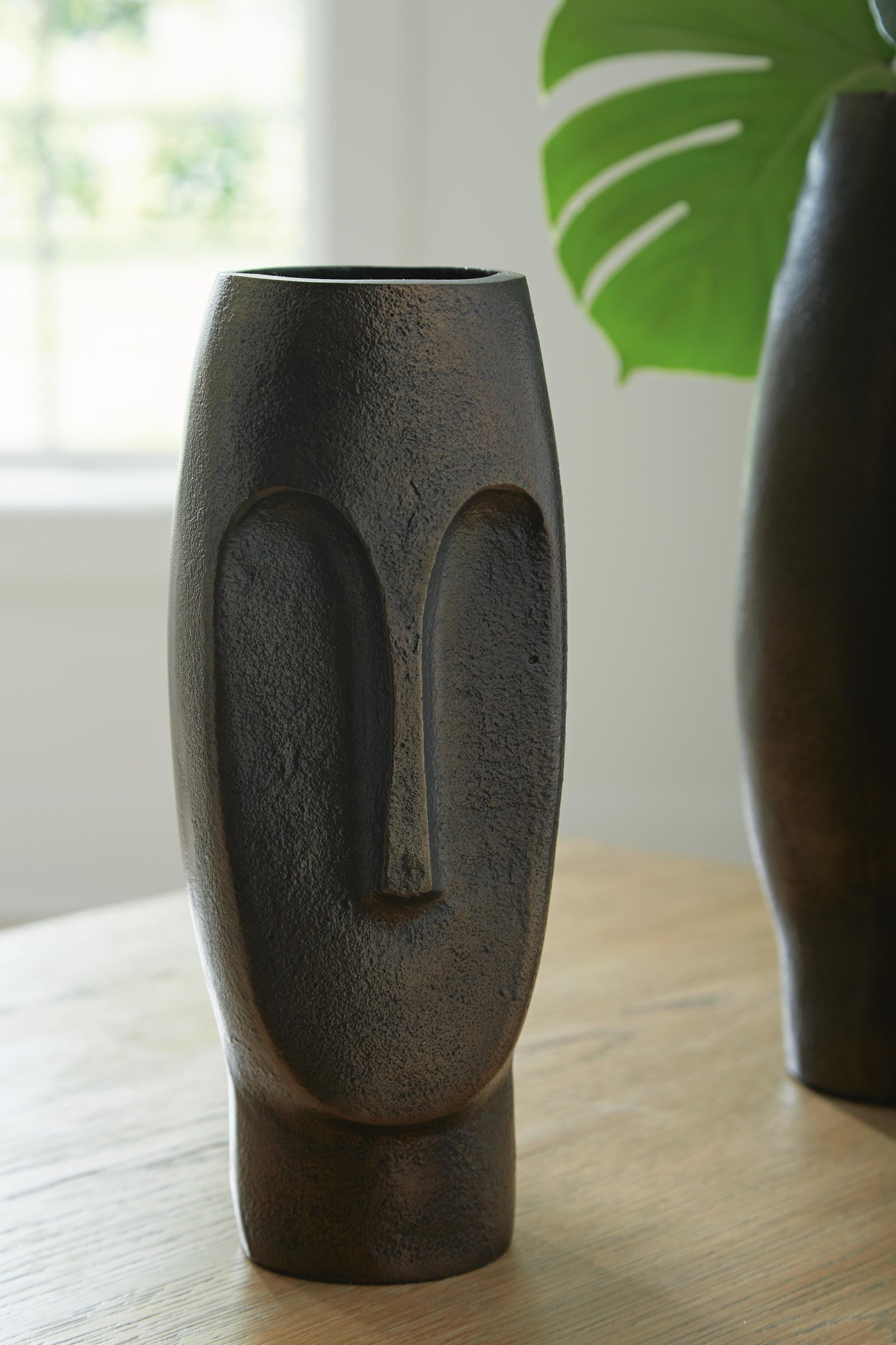 Elanman Vase (A2000692-SI) - Image 3