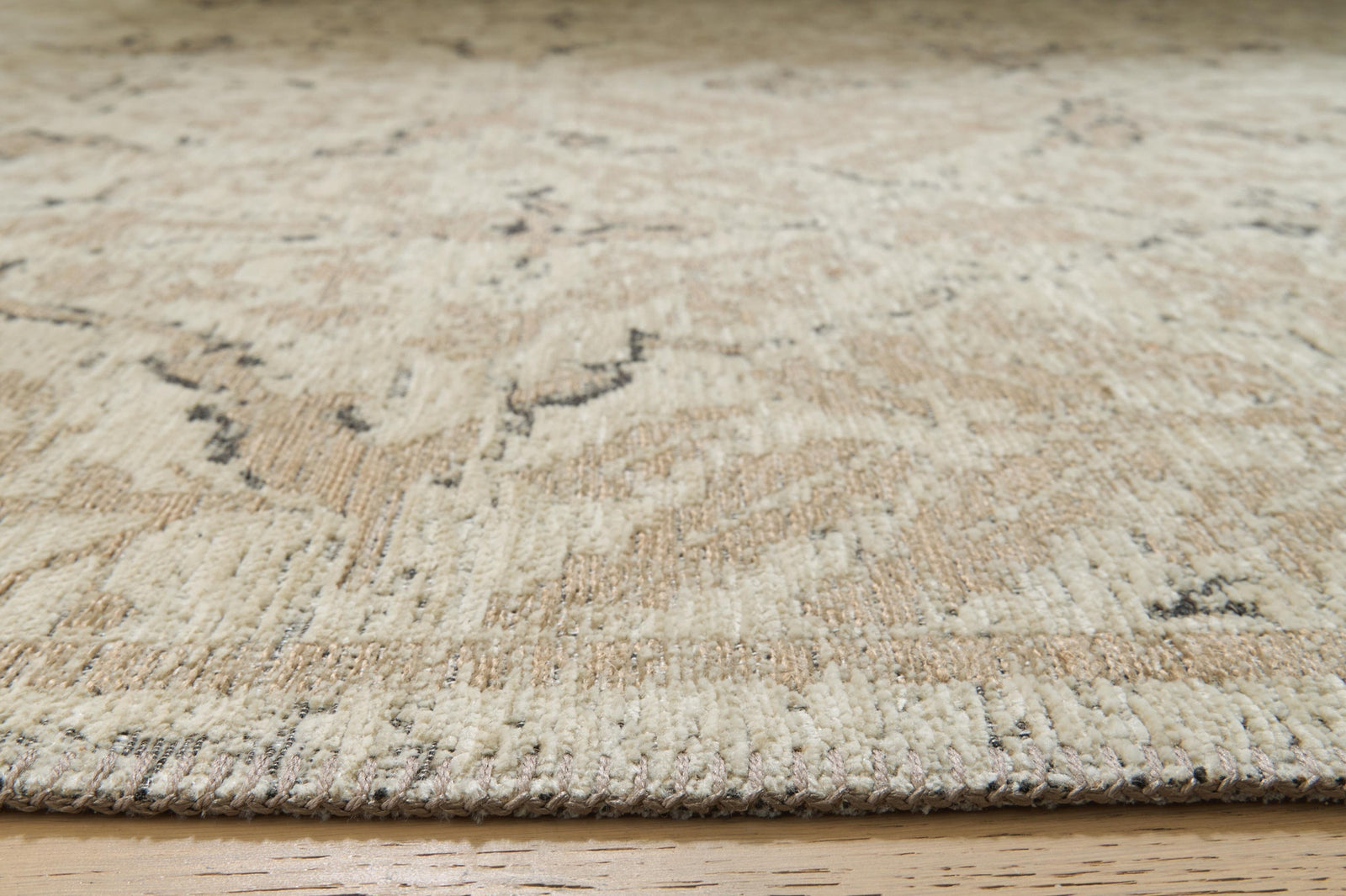Audville Large Rug (R40884-SI) - Image 4