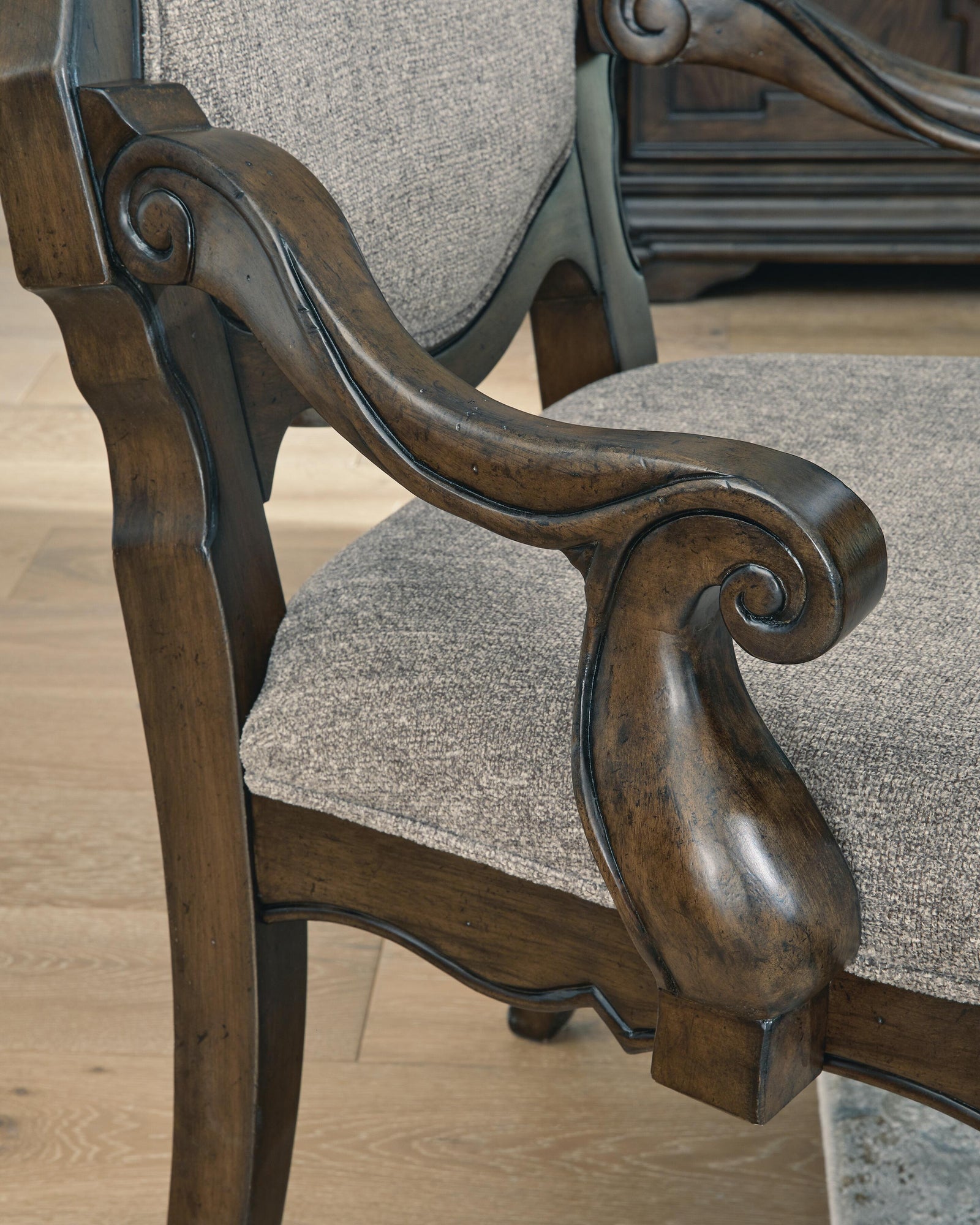 Maylee Dining Table and 6 Chairs (D947-SI) - Image 16