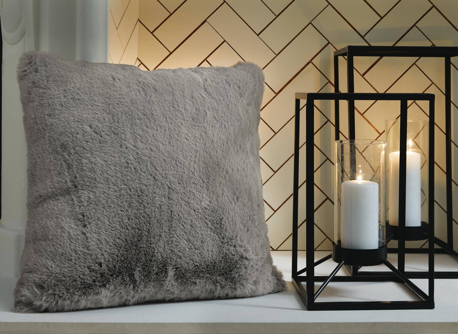 Gariland Pillow (A1000868-SI) - Image 4