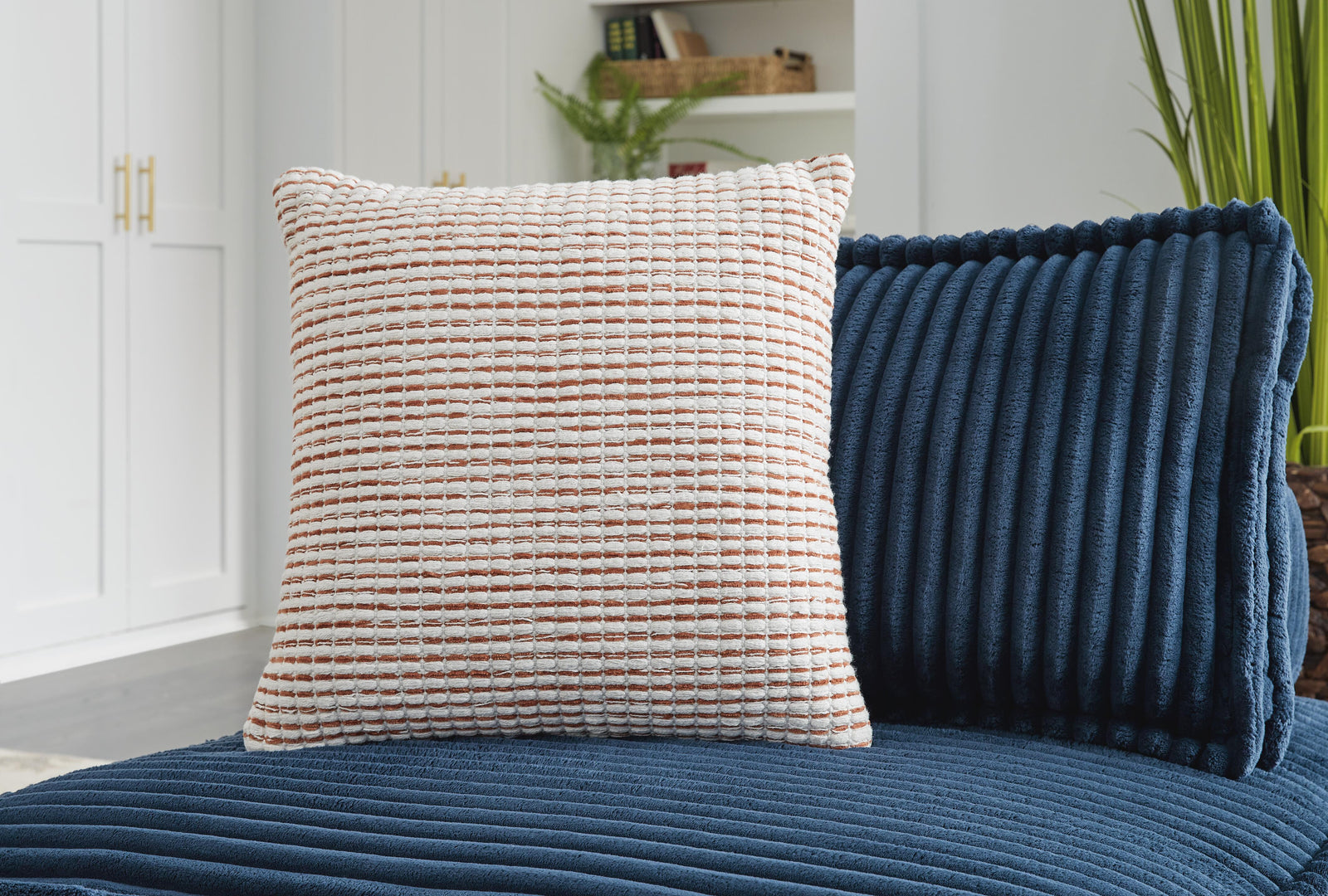 Nashlin Pillow (Set of 4) (A1001038-SI) - Image 4