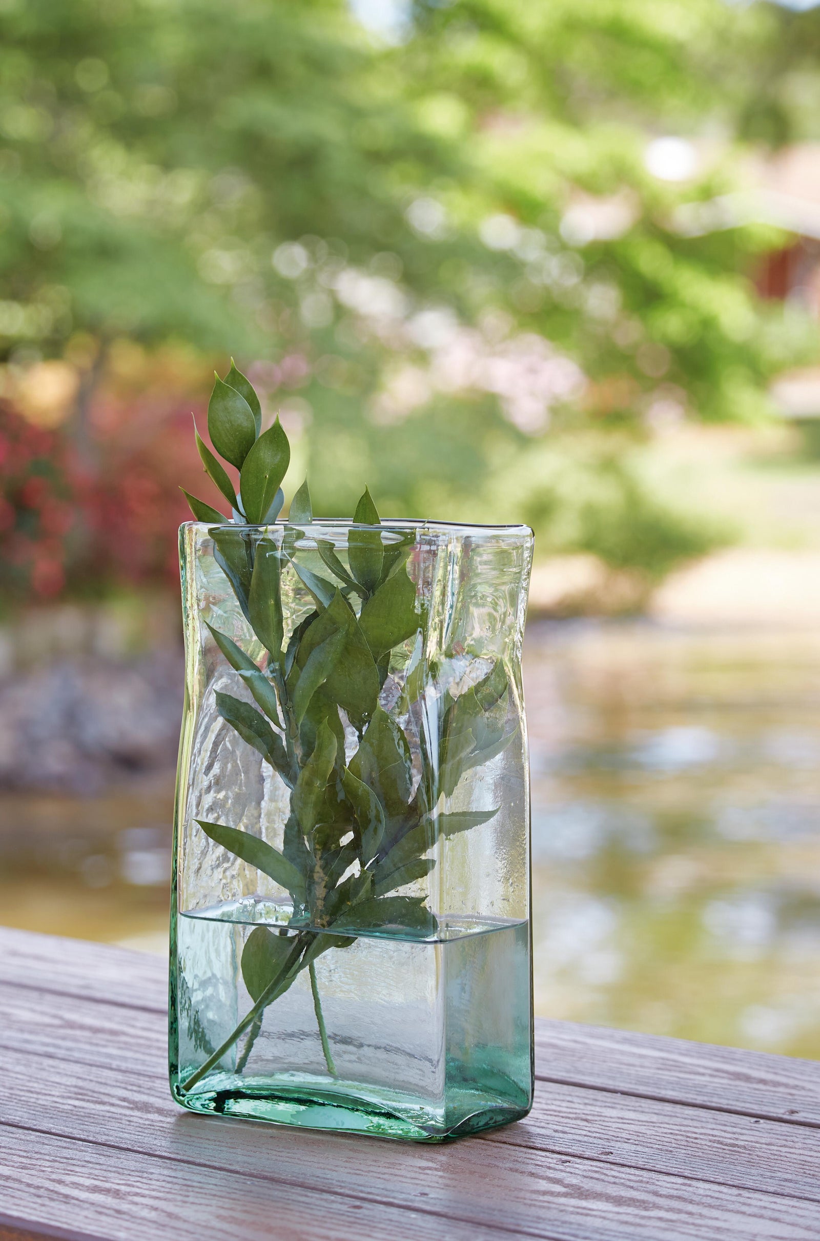Taylow Indoor/Outdoor Vase (Set of 3) (A2000537-SI) - Image 3