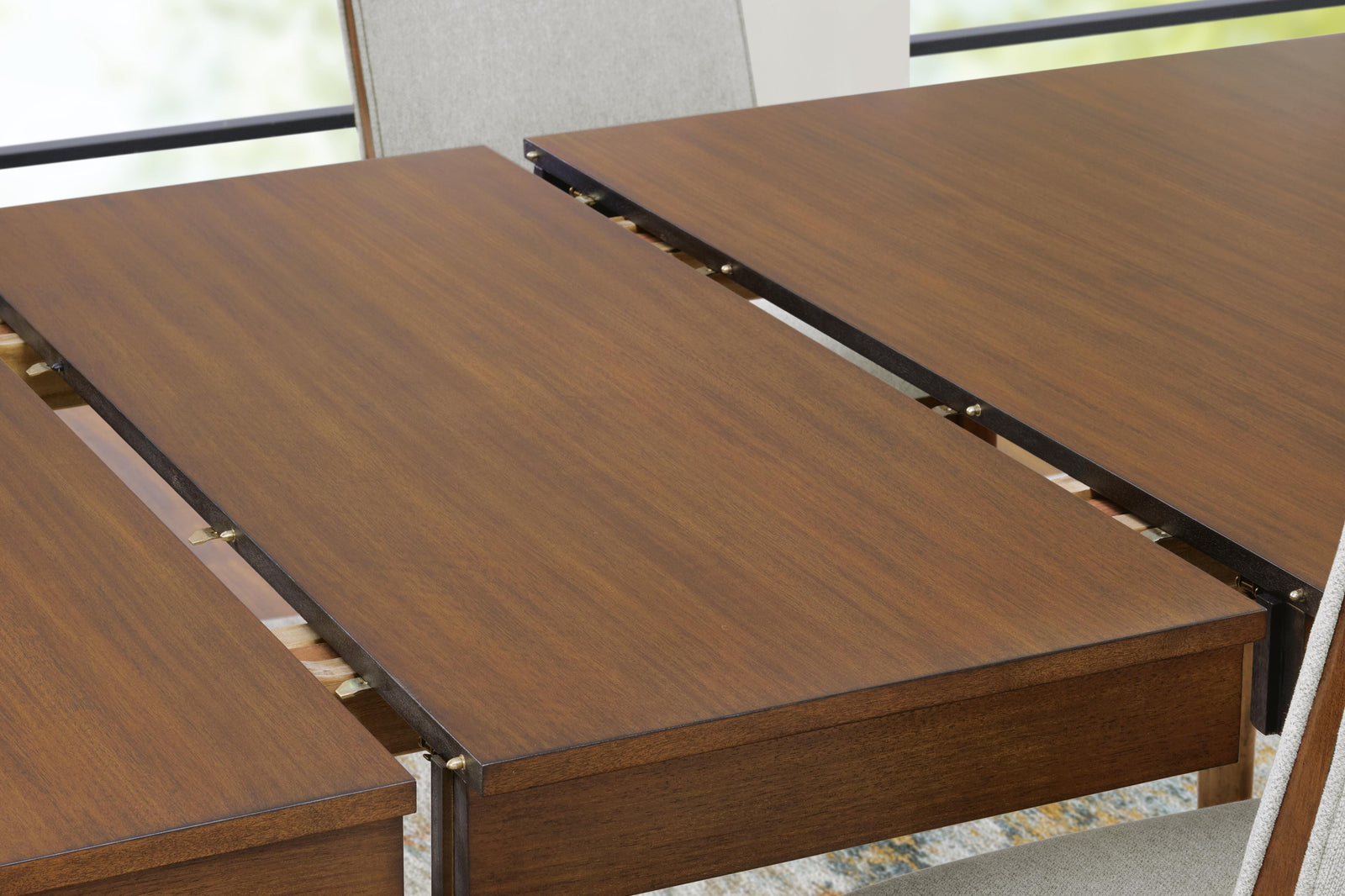 Lyncott Extension Dining Table and 4 Chairs (D615-SI) - Image 14