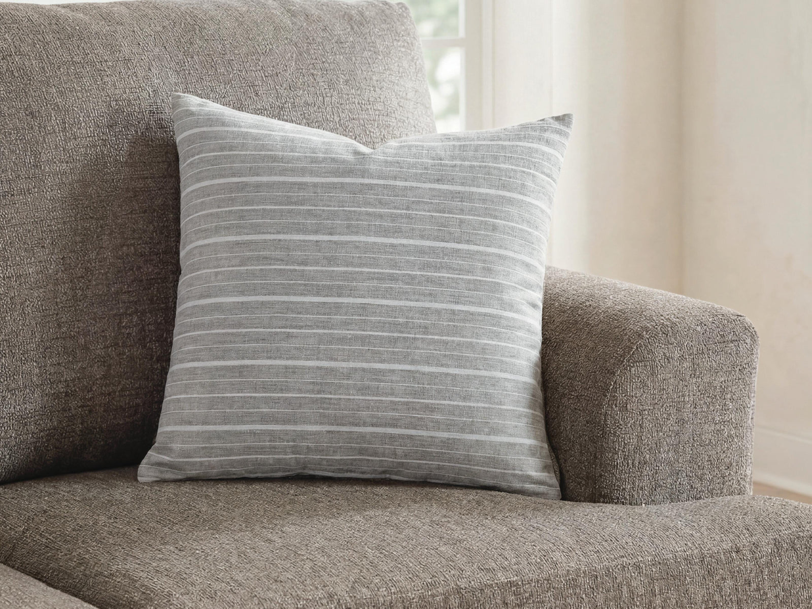 Vernthrone Pillow (Set of 4) (A1001184-SI) - Image 2
