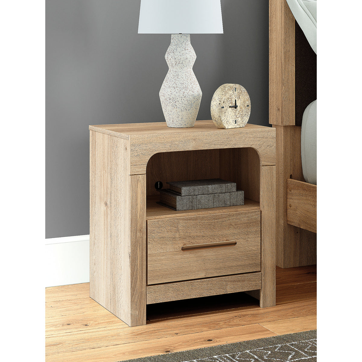 Kinlanni Queen Panel Bed, Dresser, Mirror and Nightstand (PCB1360-SI) - Image 26