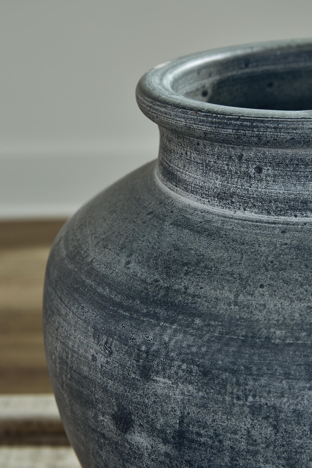 Meadie Vase (A2000629-SI) - Image 3