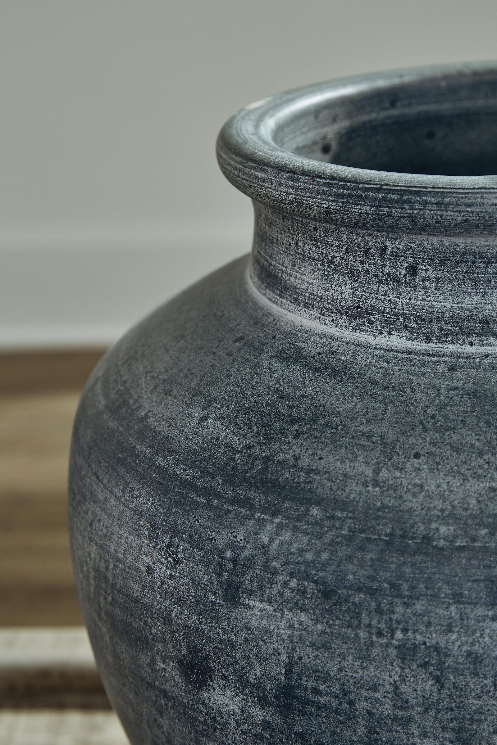 Meadie Vase (A2000629-SI) - Image 3