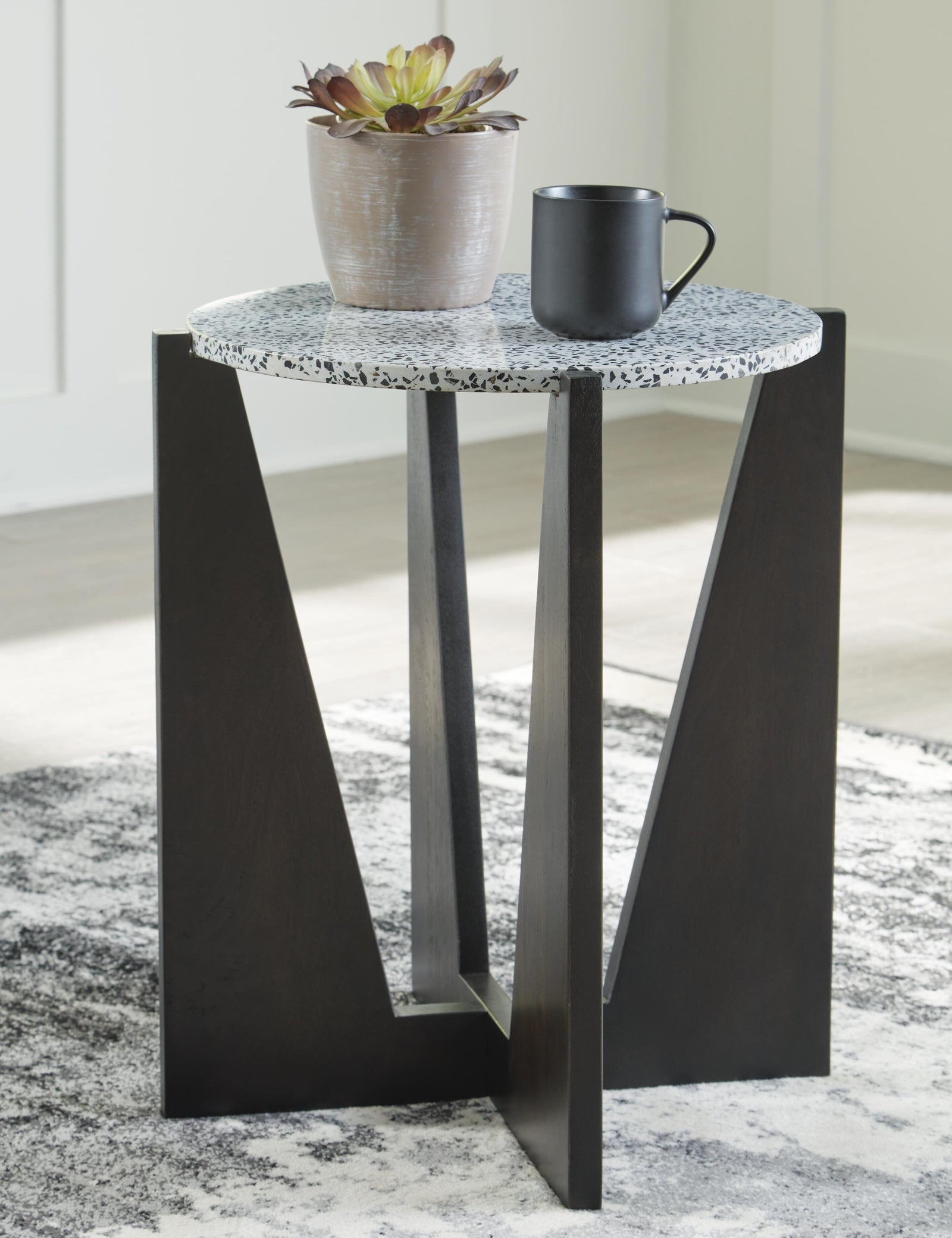 Tellrich Accent Table (A4000616-SI) - Image 4