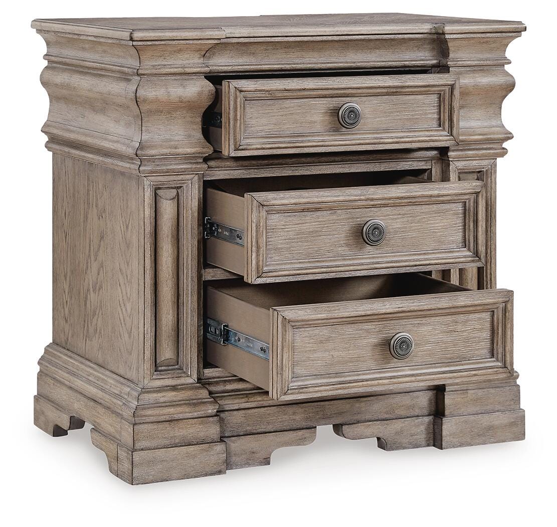 Blairhurst Panel Bed, Chest and 2 Nightstands (B916-SI) - Image 12