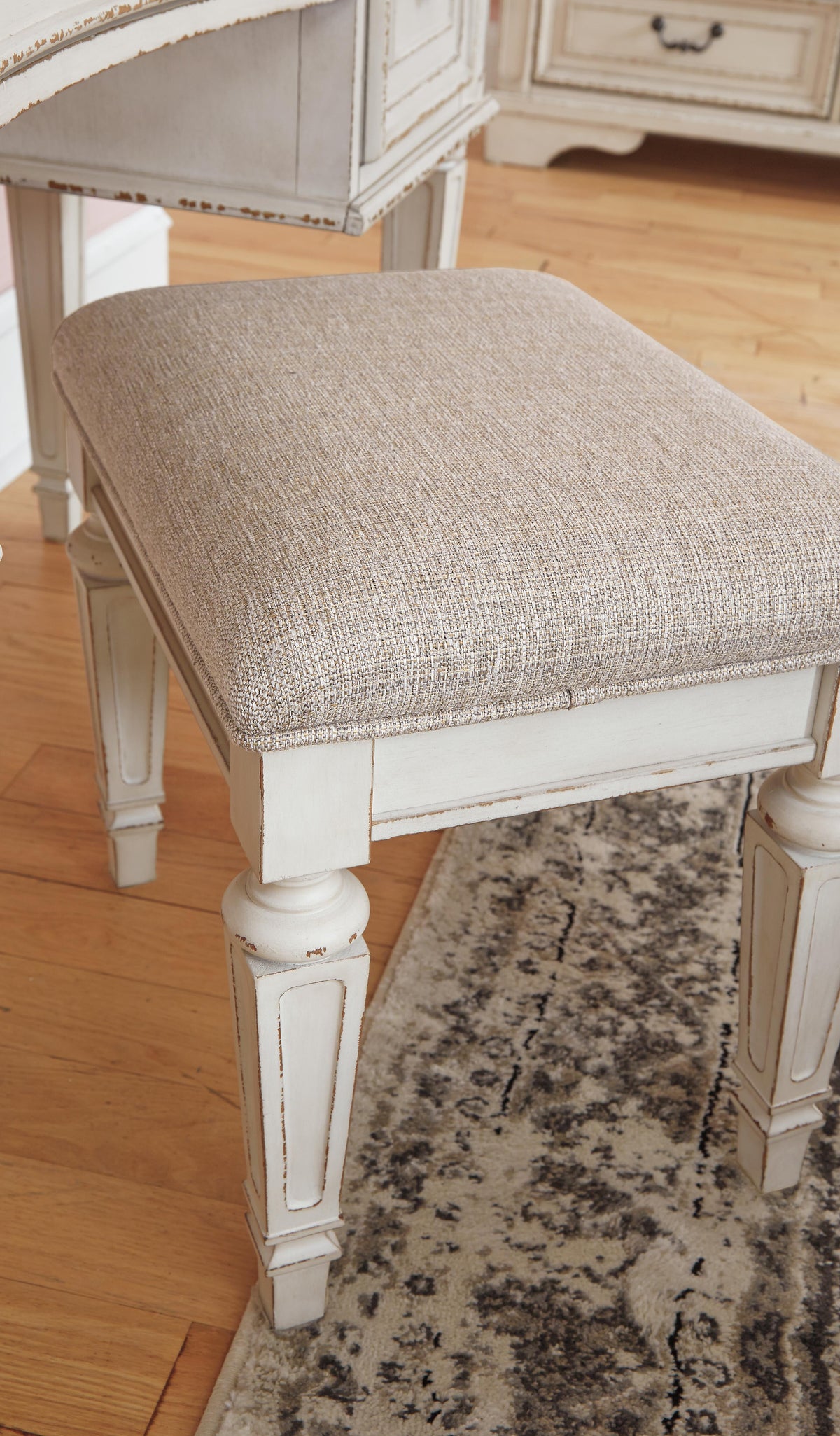 Realyn Upholstery Panel Bed, Dresser, Chest, Nightstand, and Vanity Set - Two-tone  (B743-SI) - Image 31