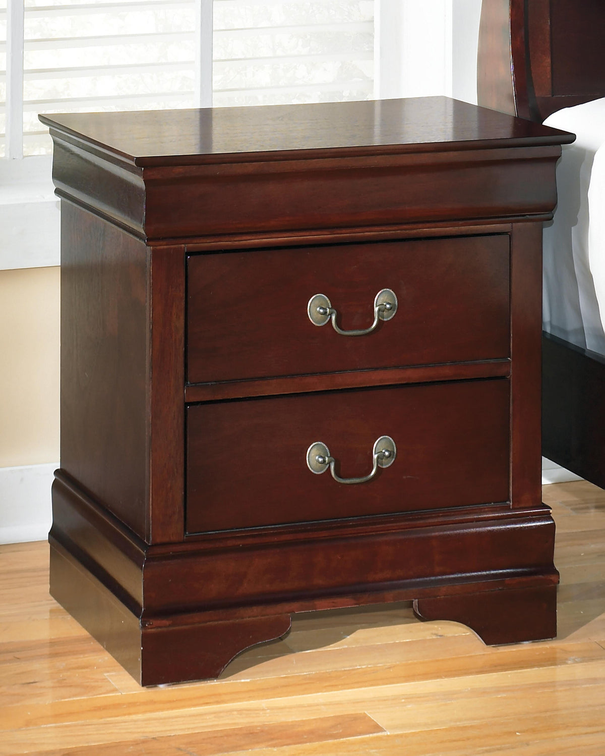 Alisdair Sleigh Bed and Nightstand (B376-SI) - Image 8