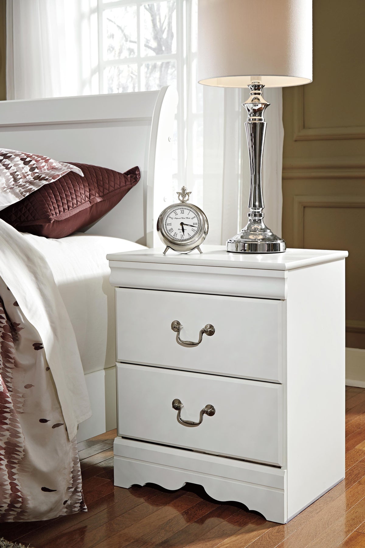 Anarasia Chest and 2 Nightstands (B129-SI) - Image 6