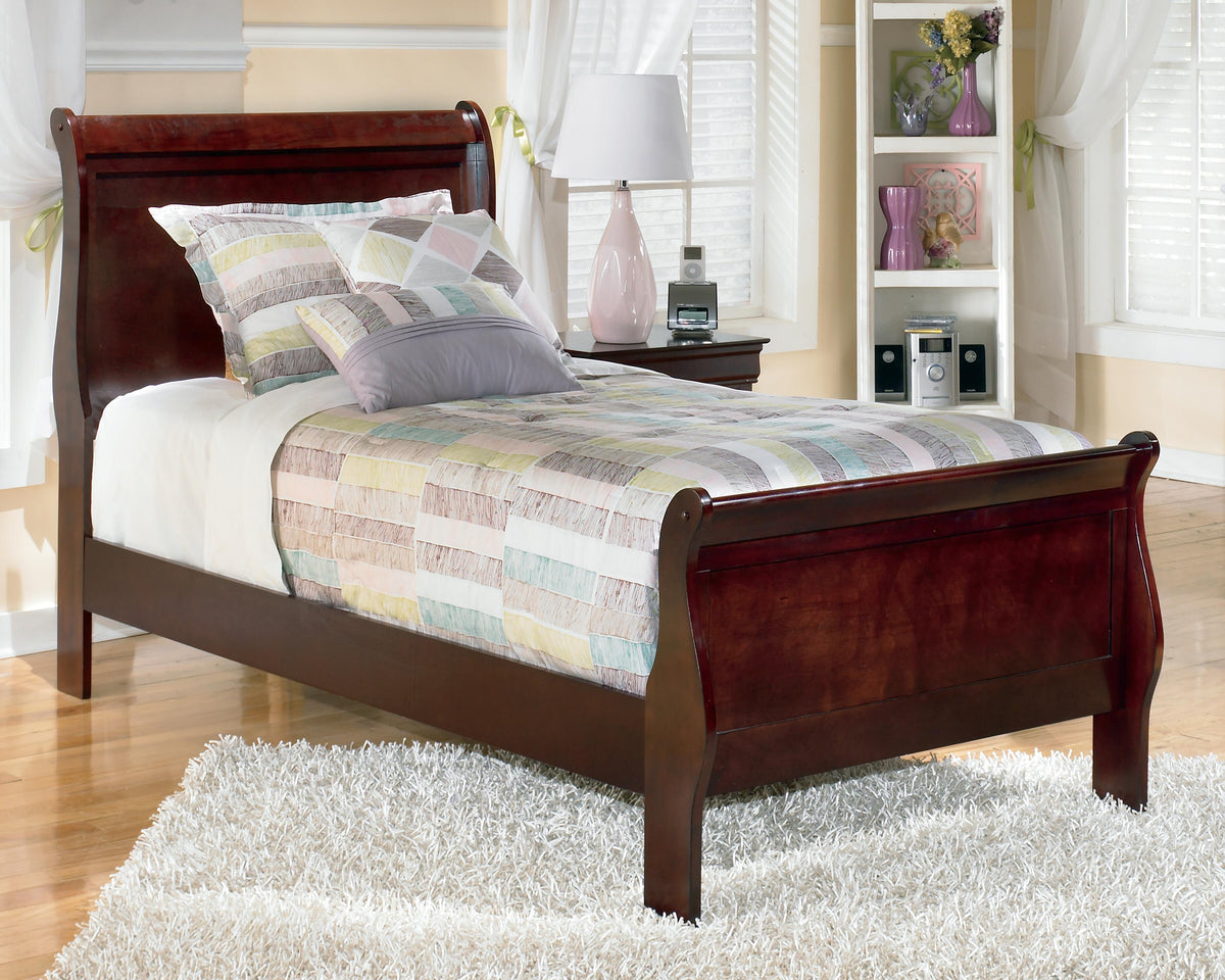 Alisdair Sleigh Bed and Nightstand (B376-SI) - Image 7