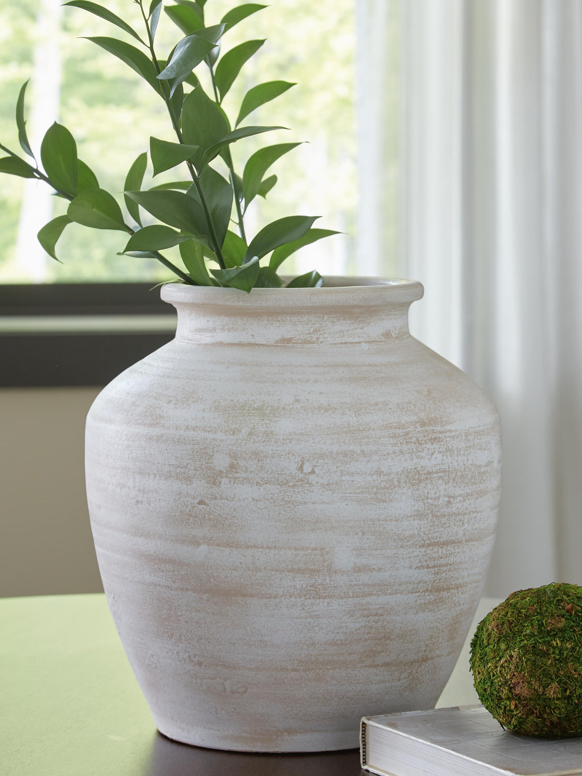 Meadie Vase (A2000788-SI) - Image 2