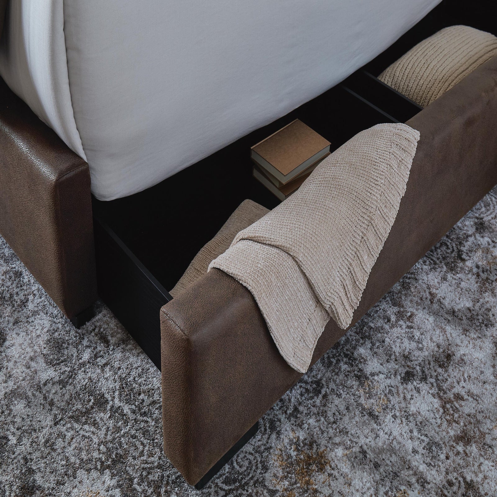 Lavernty Queen Upholstered Storage Bed (PCB9002-SI) - Image 9