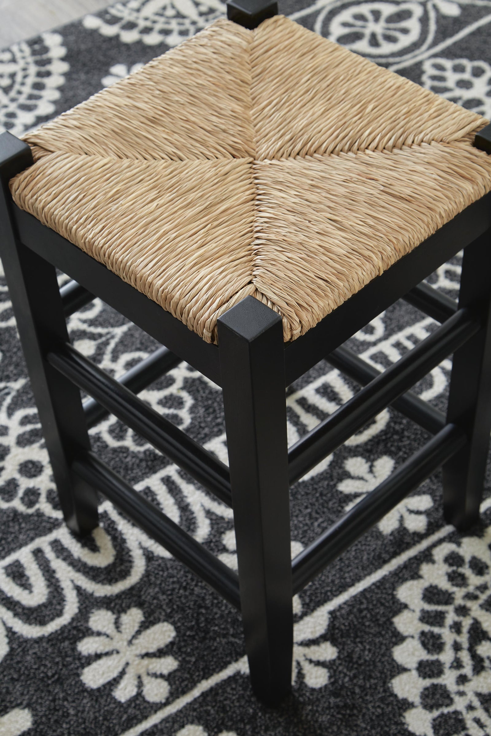 Mirimyn Dining Set (D508-SI) - Image 5