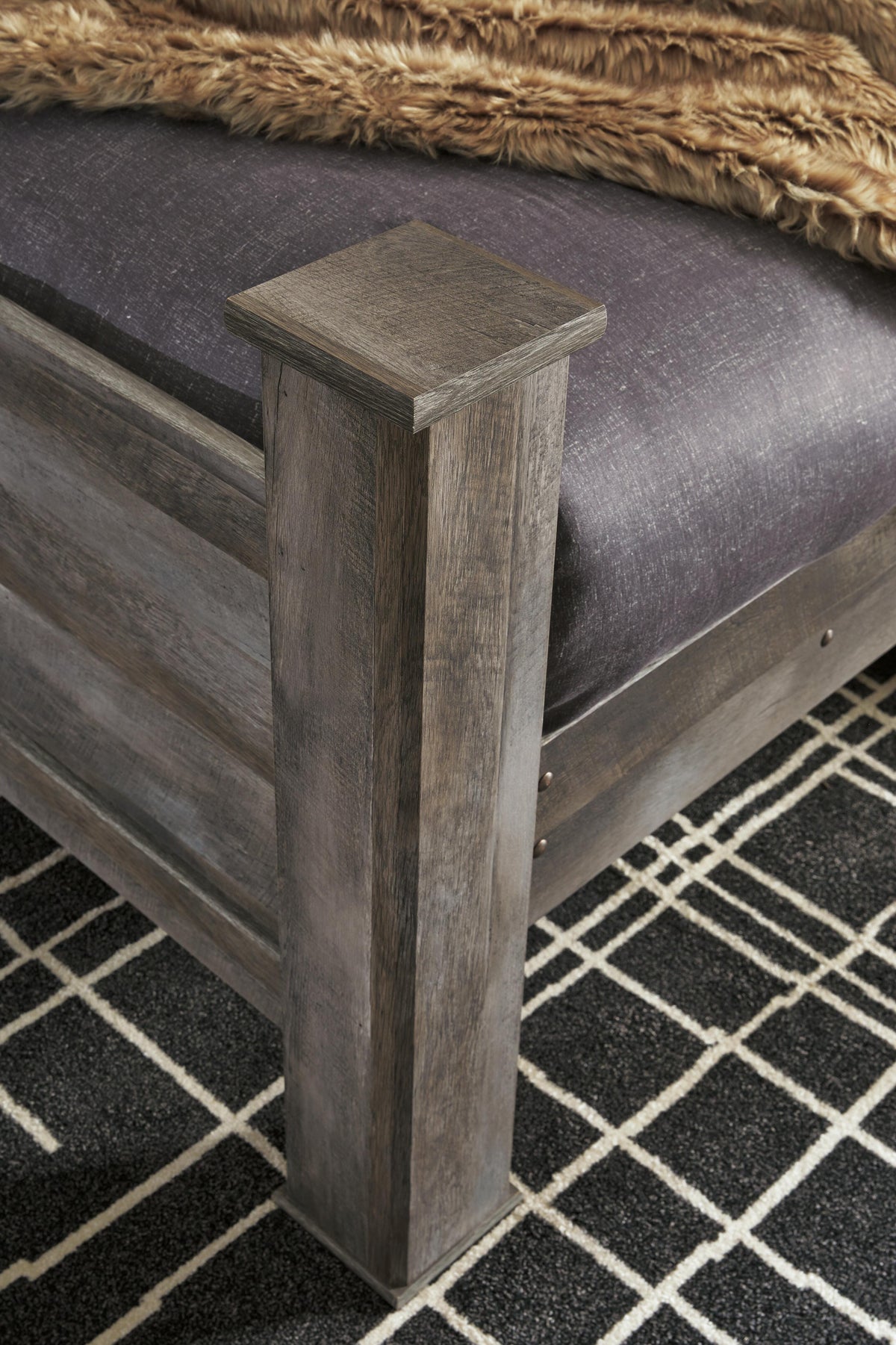 Wynnlow Crossbuck Panel Bed, Dresser, Mirror and Chest - Gray  (B440-SI) - Image 13
