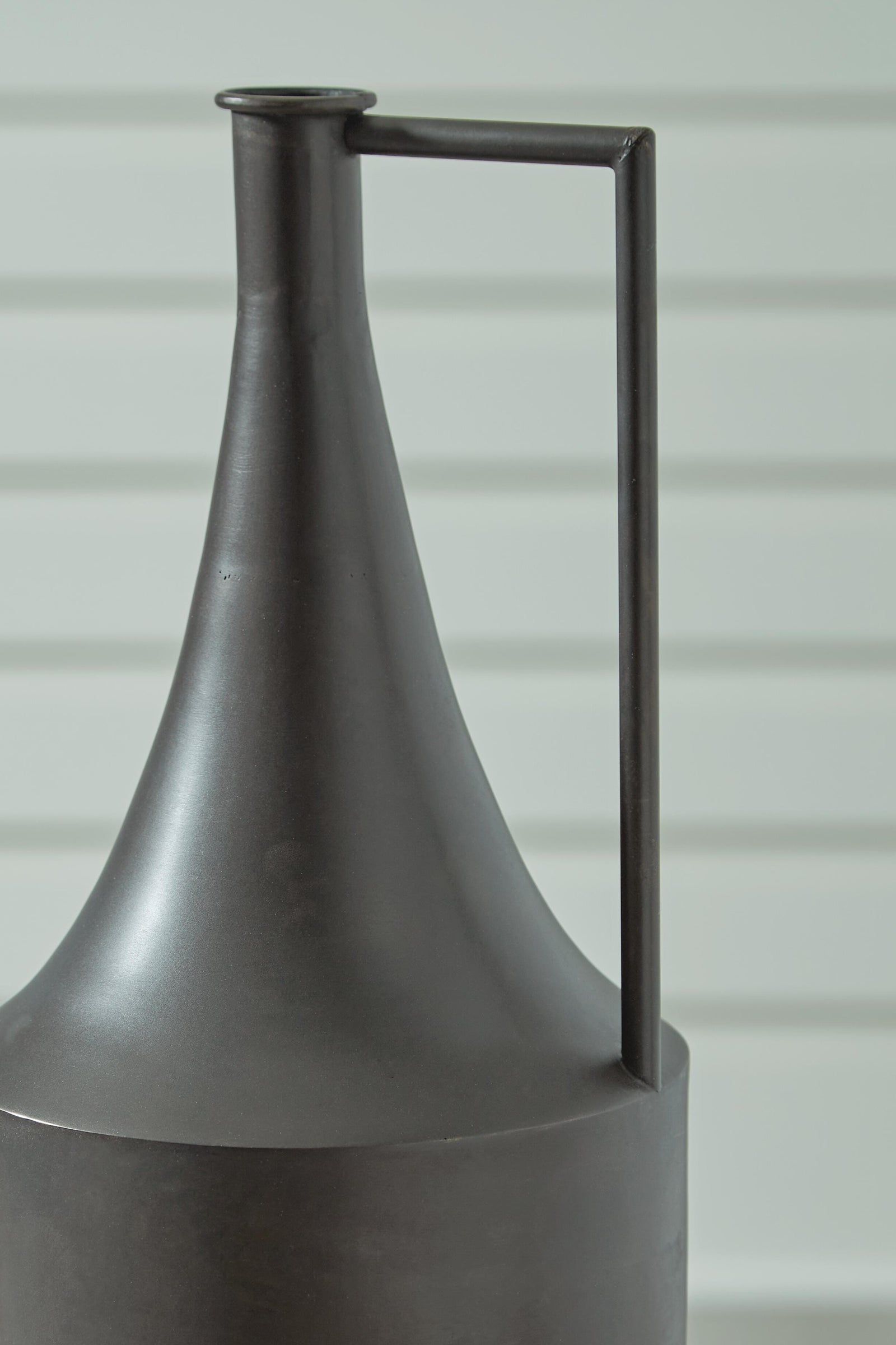Zainforth Vase (A2000695-SI) - Image 4