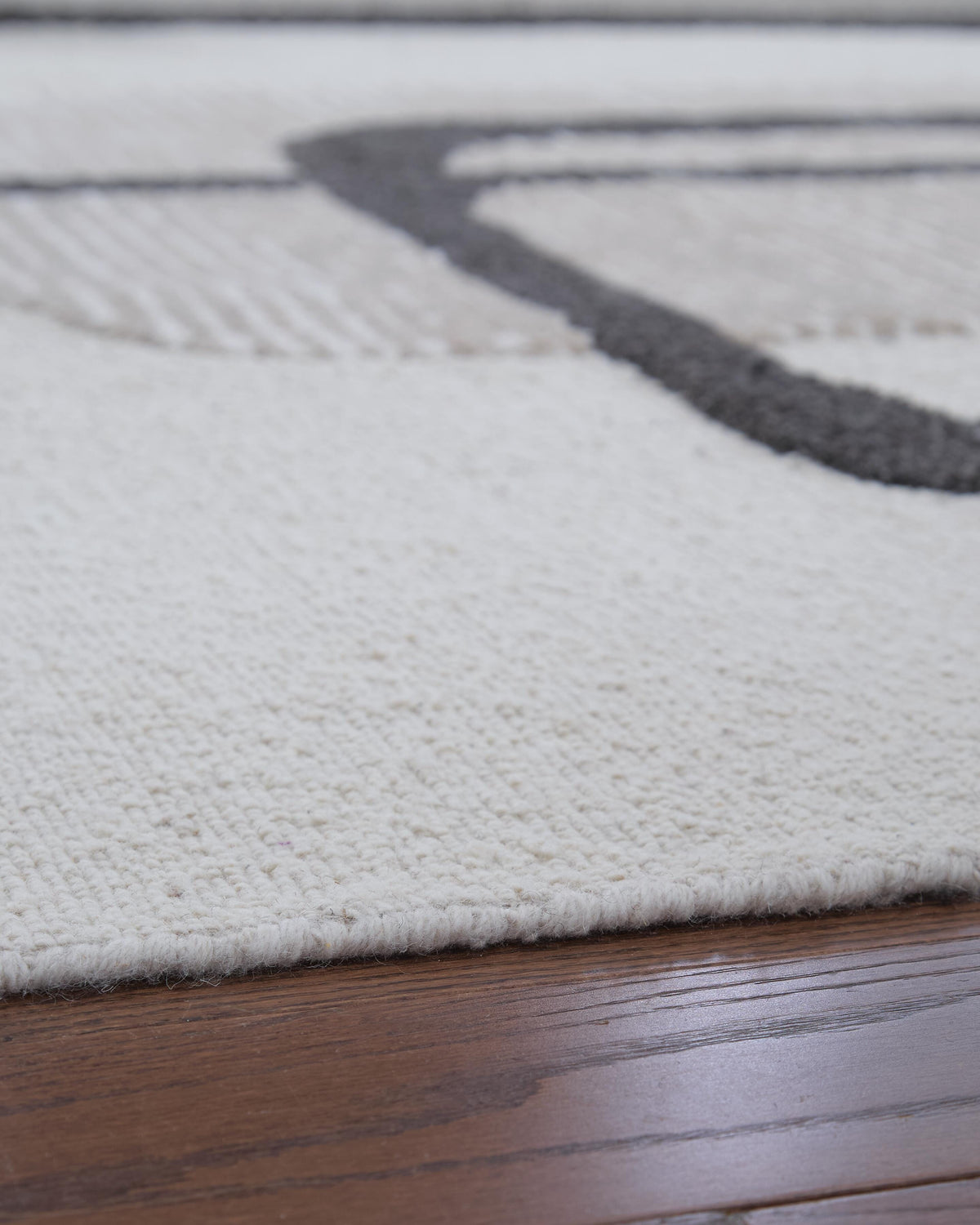 Davismour 5 x 7 Area Rug (R40756-SI) - Image 3
