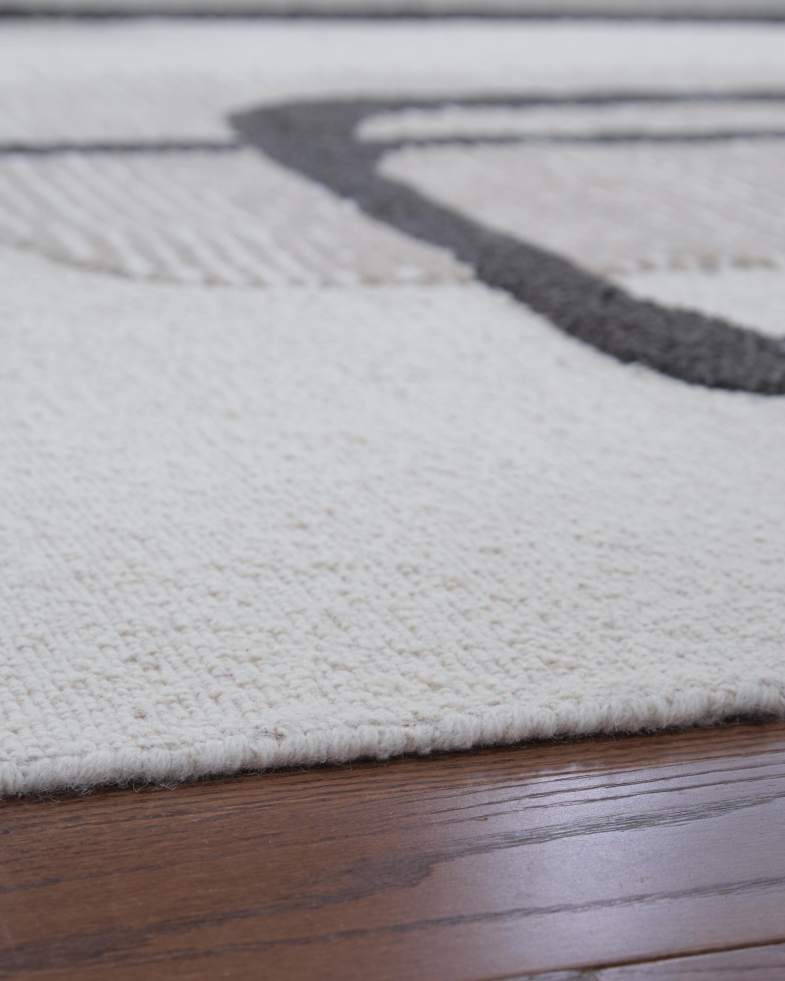Davismour 5 x 7 Area Rug (R40756-SI) - Image 3