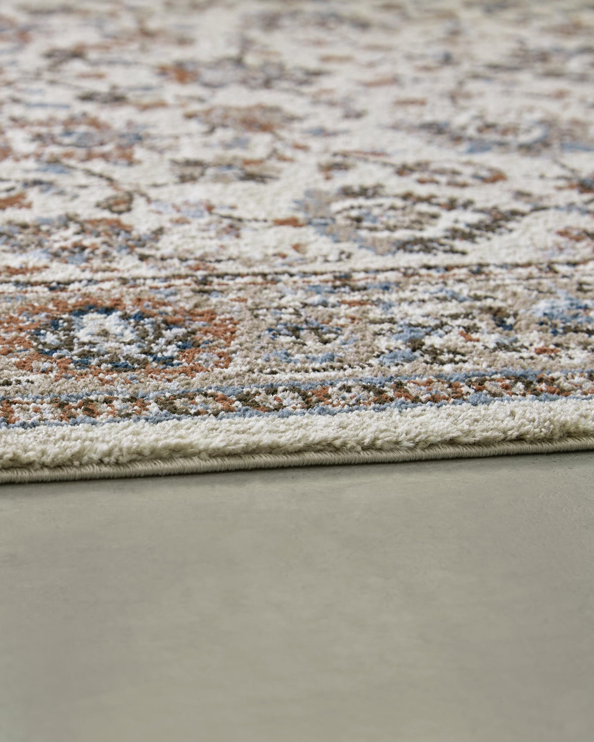 Beritham Large Rug (R40726-SI) - Image 3