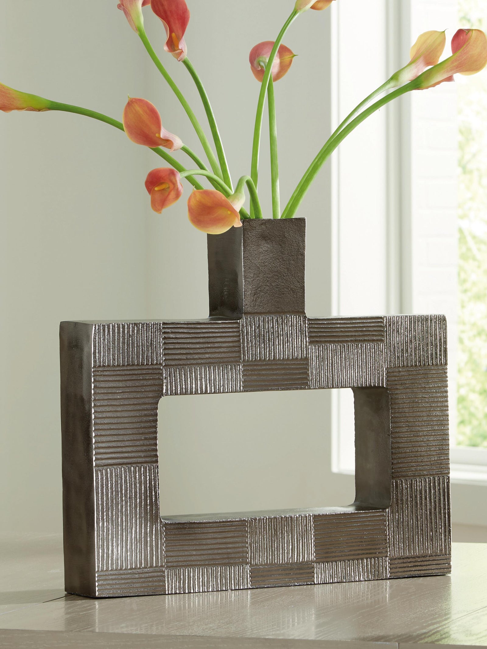 Wrengrove Vase (A2000753-SI) - Image 2