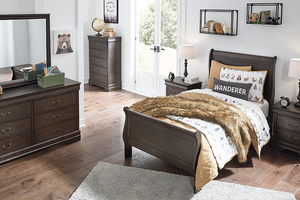 https://ashleyfurniture.scene7.com/is/image/AshleyFurniture/B398-53-83-MOOD-H