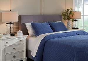 https://ashleyfurniture.scene7.com/is/image/AshleyFurniture/Q723002Q-ANGLE